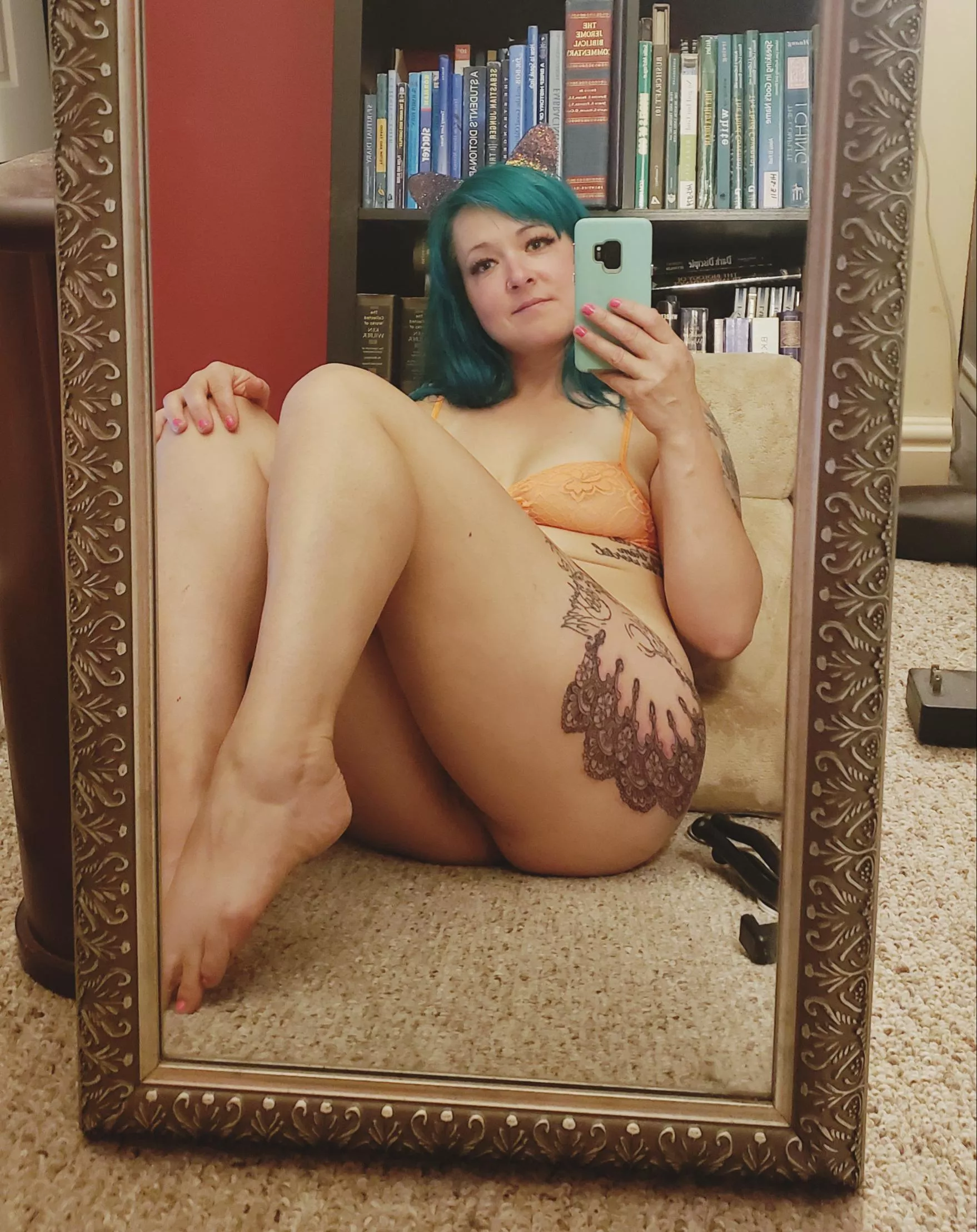 Hanging out in my favorite spot posted by gothic_popsicle