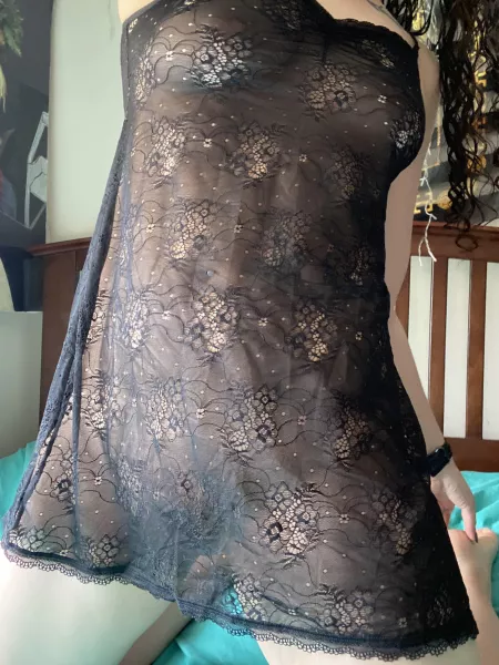 Hanging out near my window hoping someone would notice by honeybeeknees