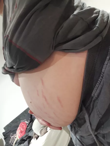 Hanging pretty low already today but I'm about to eat again 😎 by BustyBabey