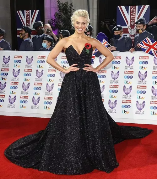 Hannah Waddington by Ree-Ko