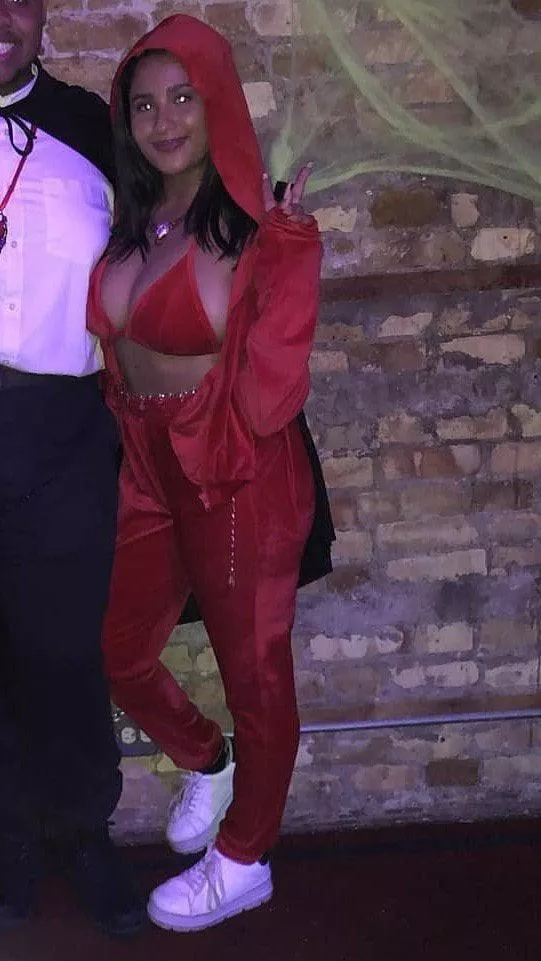 Hannah’s massive tits posted by newtothisusa