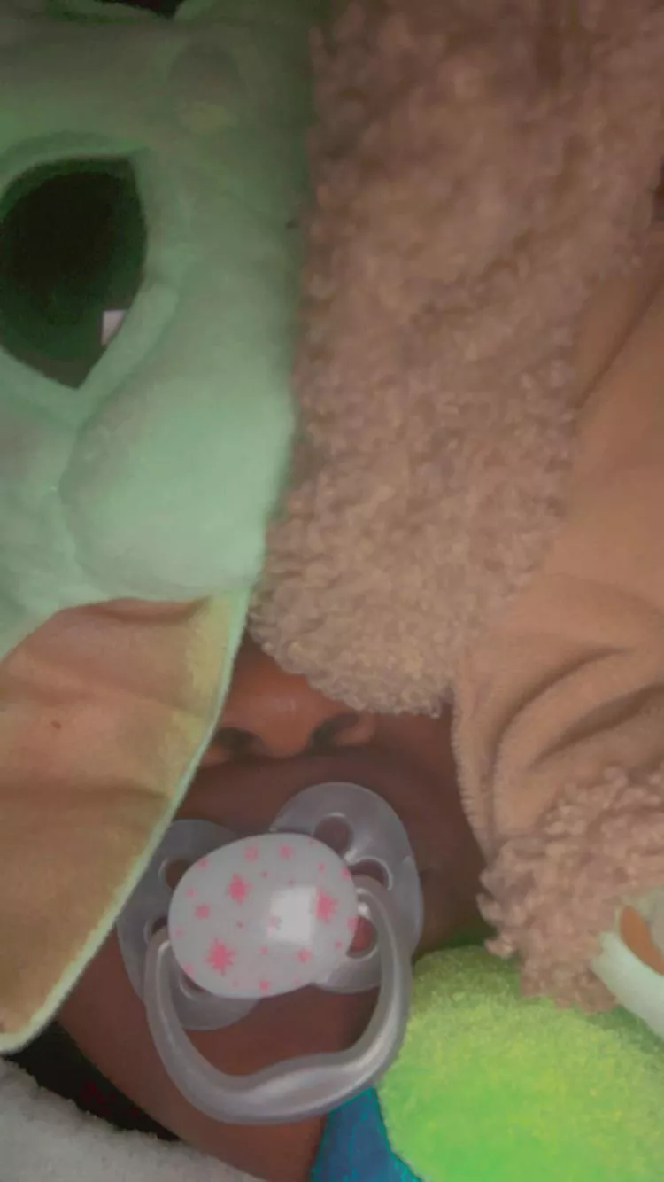 Haopy new yesr eveyboay 💜🎉 posted by Dismal-Town-6105