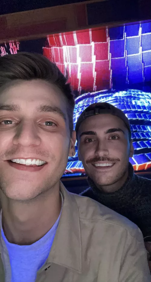 Happy 2022 🥂 by paulmartinn_