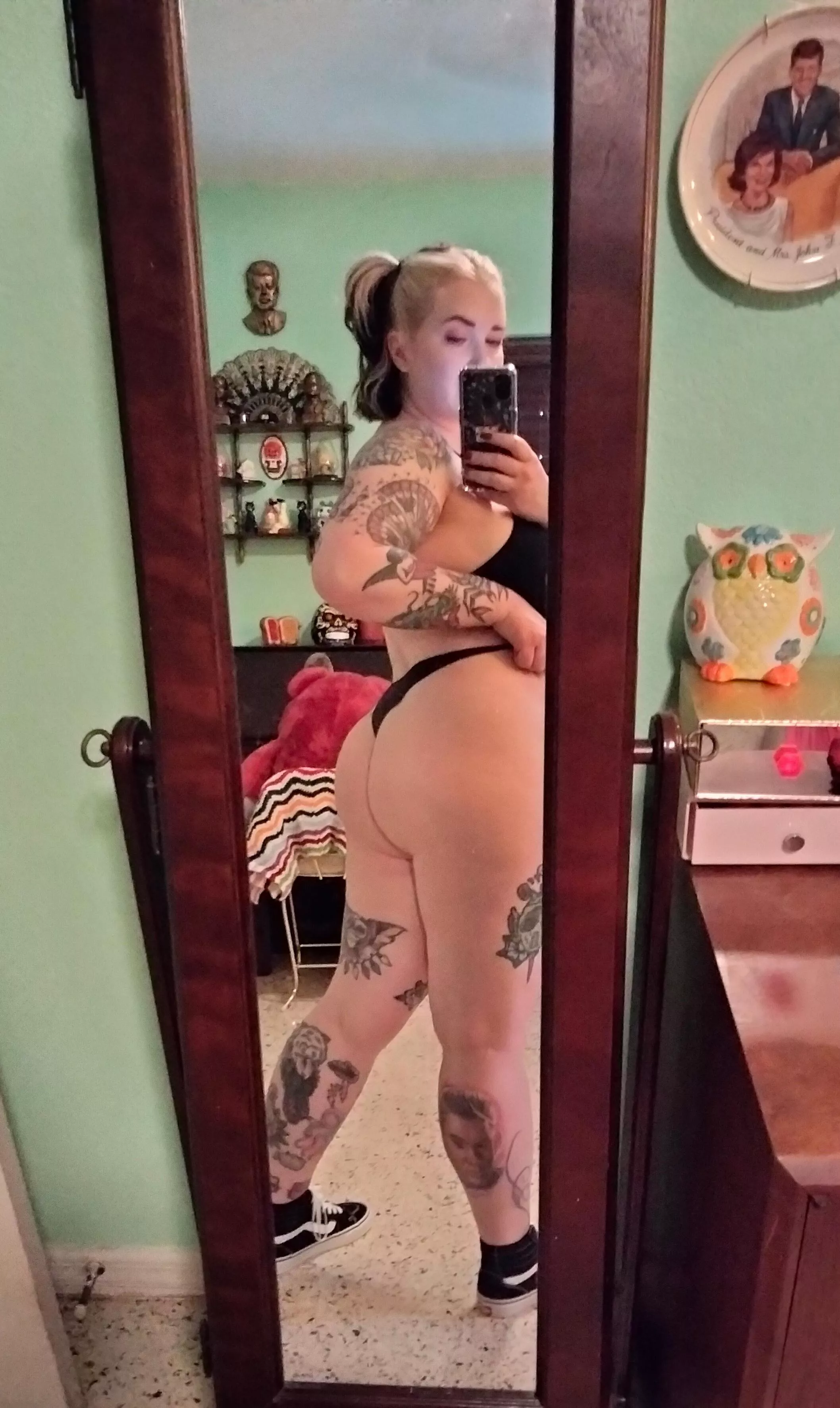 happy bumday 🦇🖤 posted by magnolia_vvitch