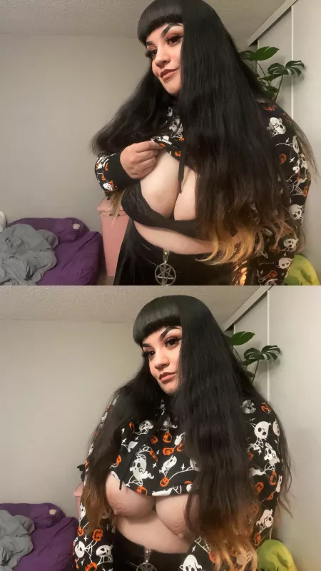 Happy Friday :3 (& first day of October) by gothicckitten