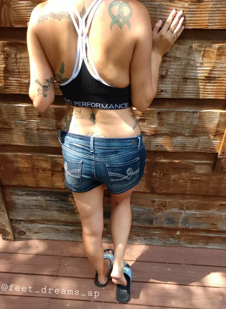 Happy Friday 😘 by TheMILFnextdoorAP