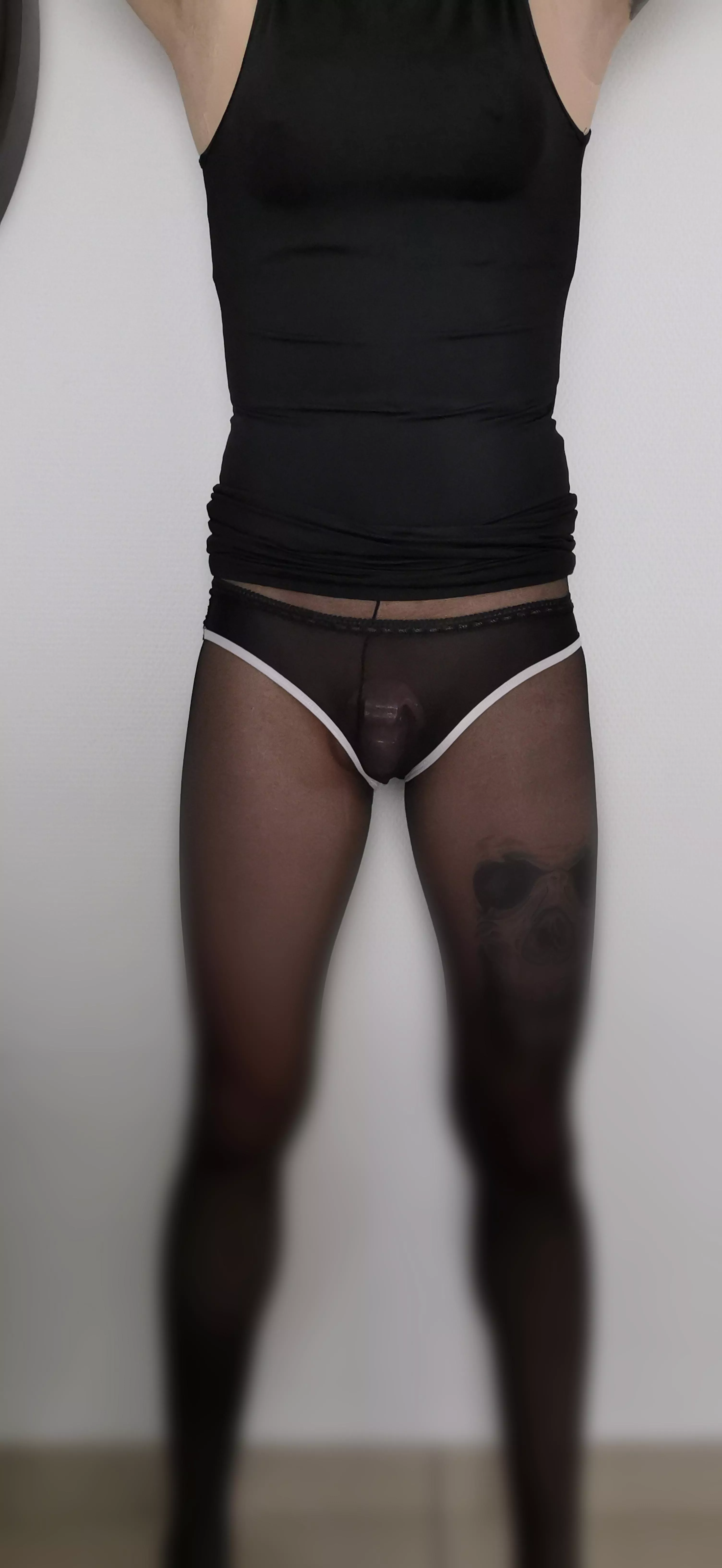 Happy Friday 💄👠 posted by qajjjjjj