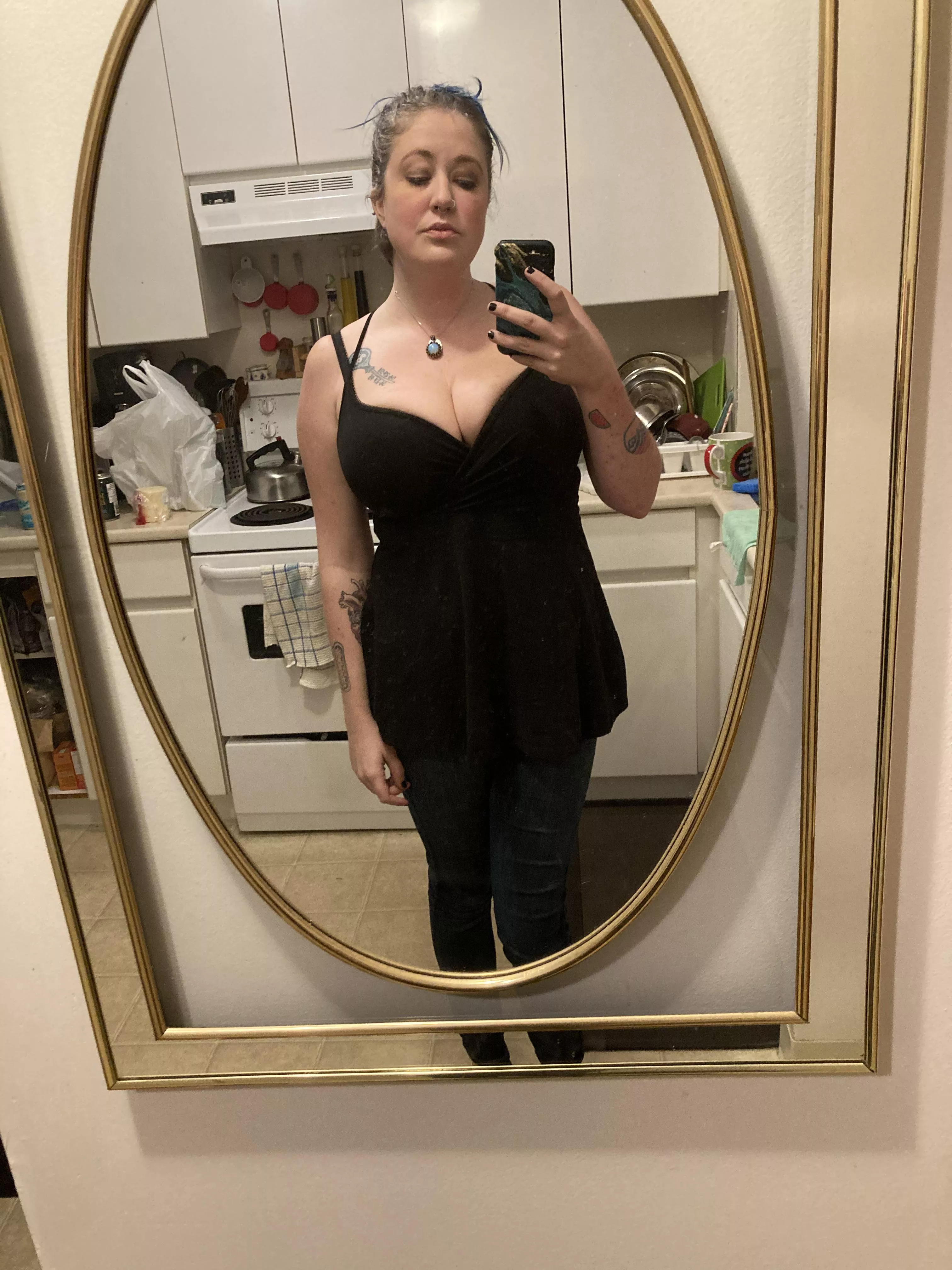 Happy Friday babes 😘 posted by VioletFonce