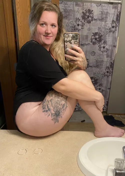 Happy Friday!! 🤗 by chubby_godess