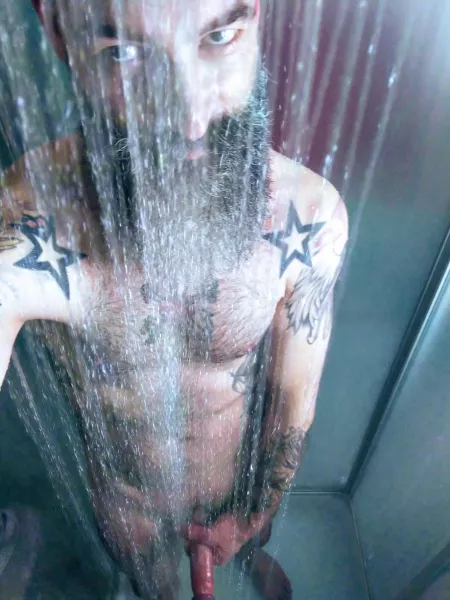 Happy Friday everyone. I definitely need some new ideas to make new pics. Suggestions welcome. Till then a quick shower pic. by Finalresistance80