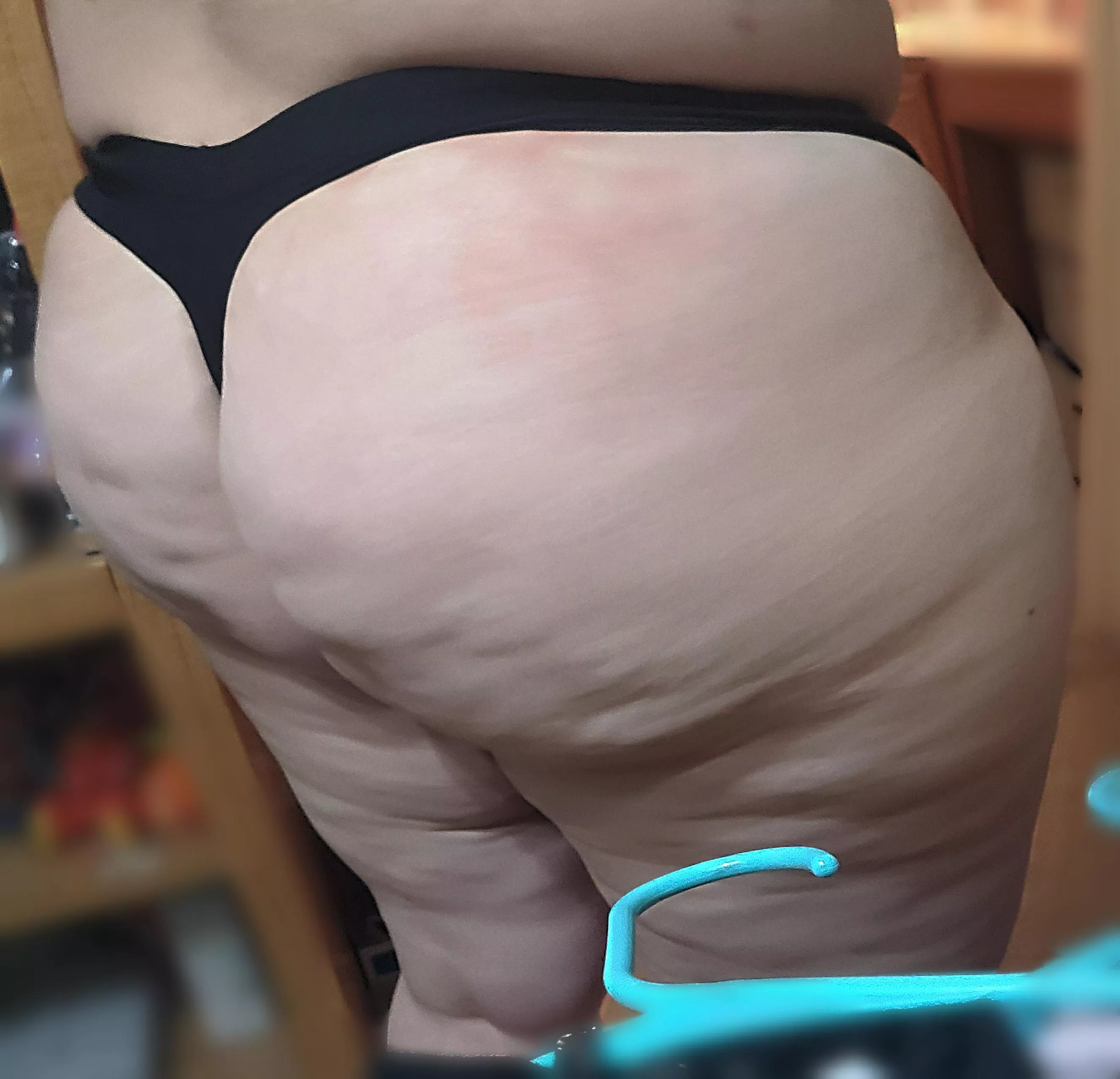 Happy Friday. I hope somebody enjoys my fat ass as much as I enjoy showing it off. 😚 posted by pepsisquirt7