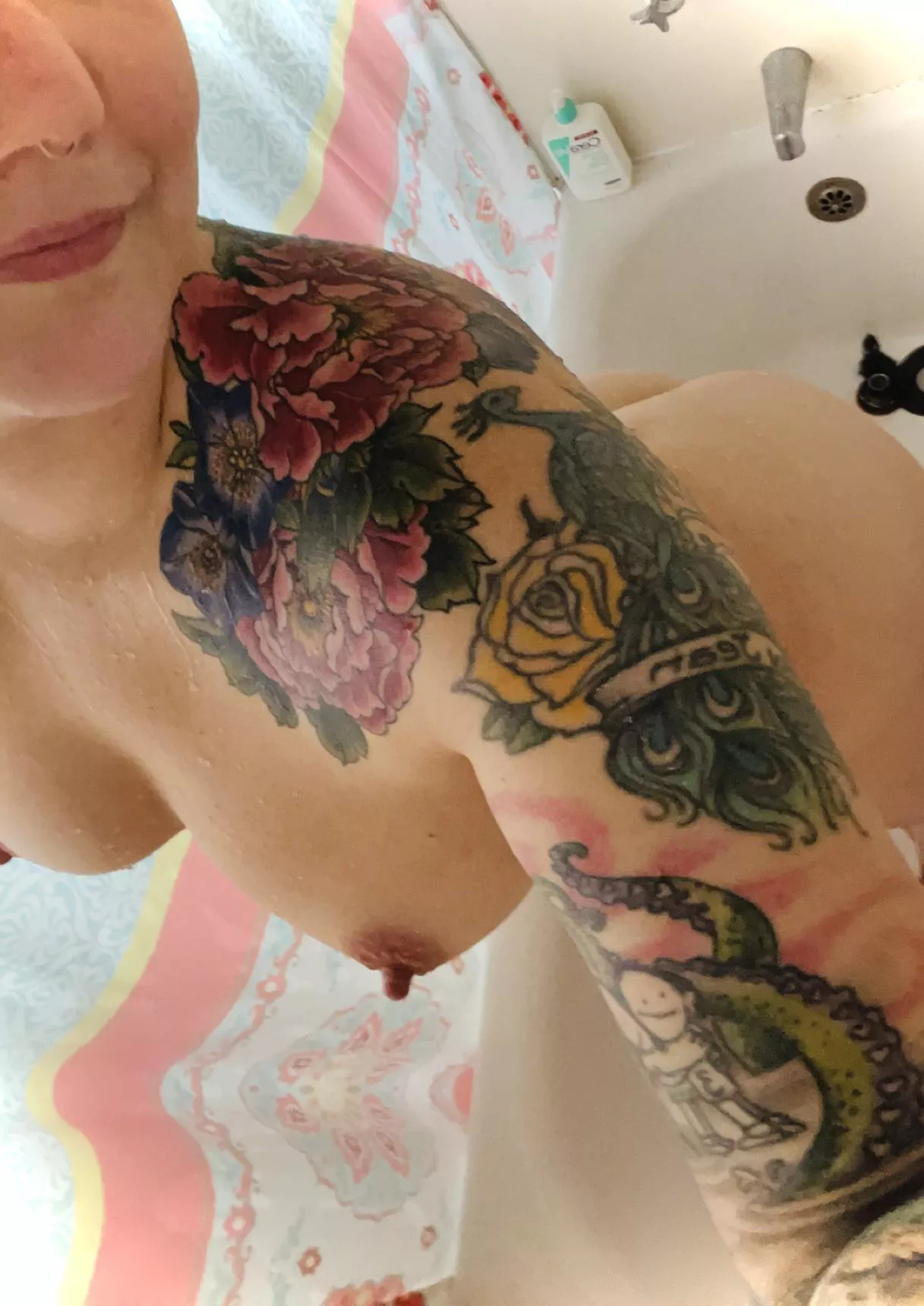 Happy Fuckin’ Friday, ya filthy animals! posted by meinhoneyhoney