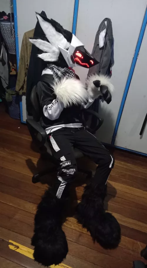 Happy fursuit friday! I've ran out of poses to do lmao by Dude_Verse