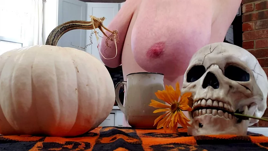 Happy Halloween. 🖤💀🎃 by redditaccount2nd