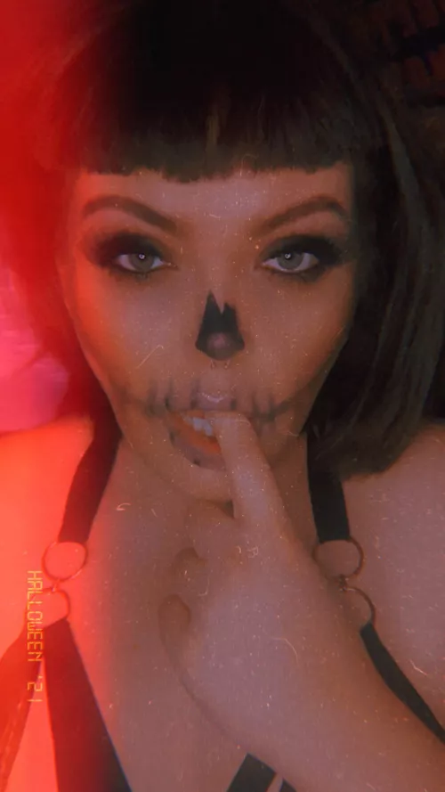 Happy Halloween and happy birthday to me! 🖤 by Elemenop1