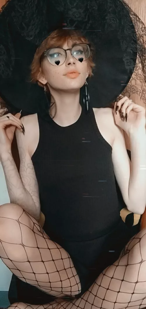 Happy Halloween from this witch bitch 🪄🎃 by cantaloupexo