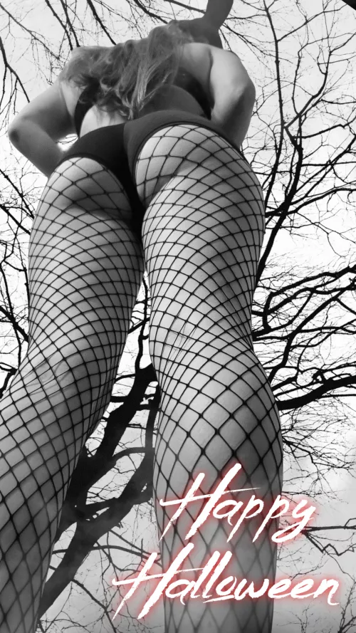 Happy Halloween! Join me for my shows tonight! Promise you won't want to miss them ! by Spillthewine420