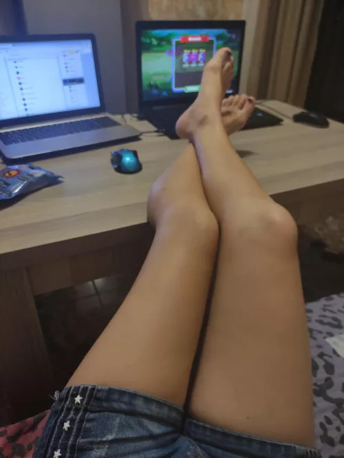 Happy holidays everyone 🤗🎉🎄 by ValuableOk1