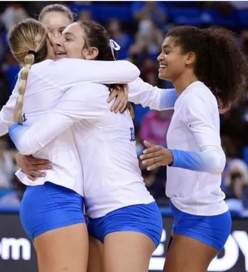 Happy hugs by redditphotosonly