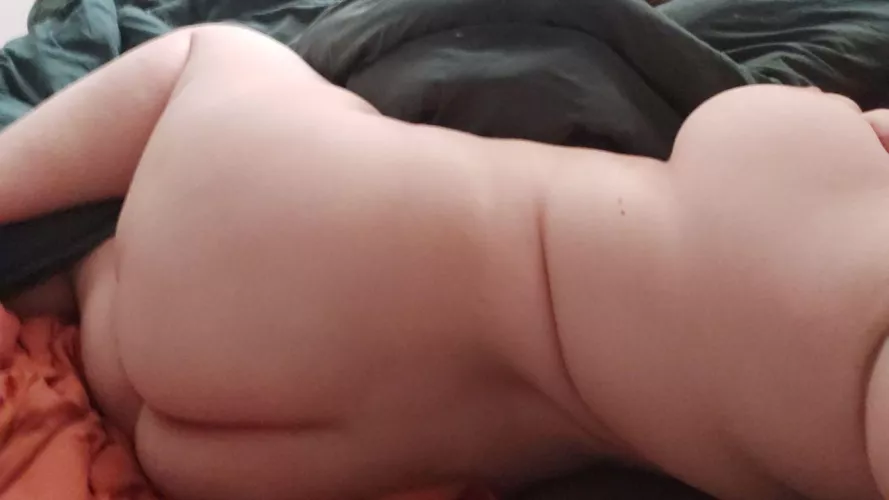 Happy hump day 🍑 by metaphysical_oomph