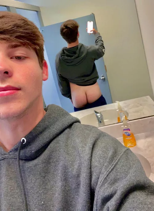 Happy hump day 😉 by geedaddy1221