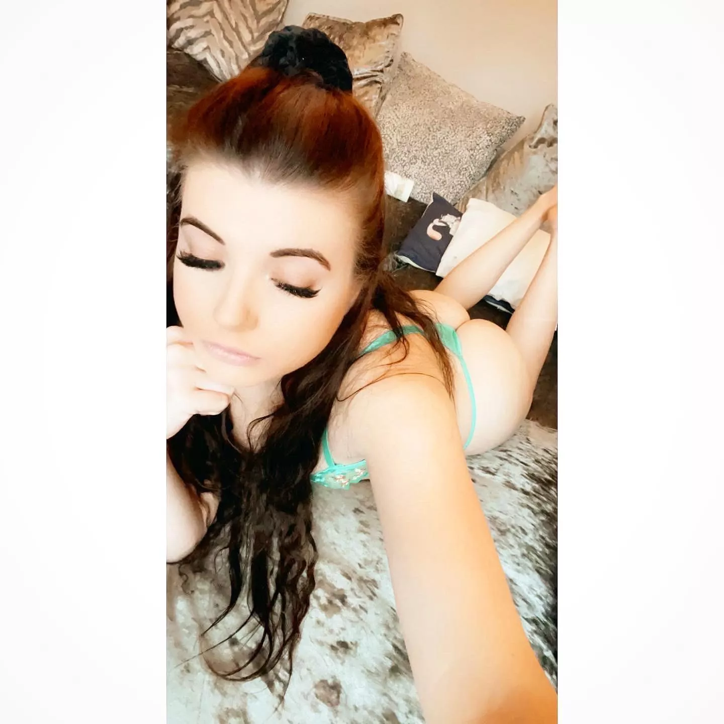 Happy hump day 😈 posted by summerpeachxox