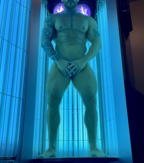 Happy hump day 🍑 don’t forget to hit legs 😉 by ClydeXXXL