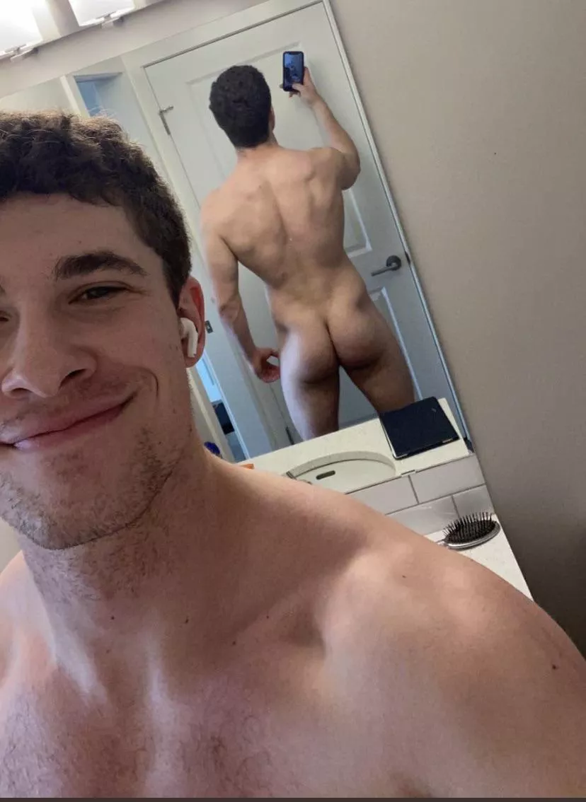 Happy hump day 🍑 posted by Jackpackage71