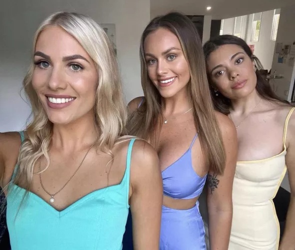 Happy ladies by 10daysaway