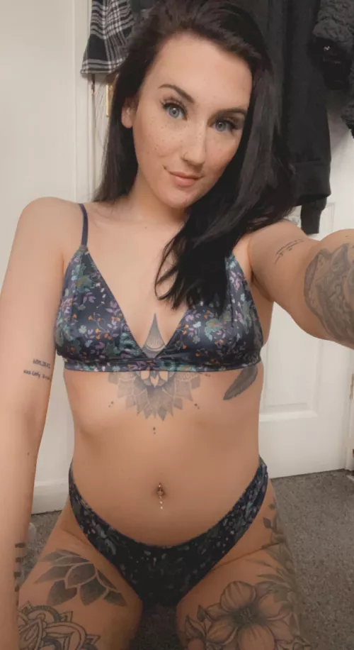 Happy Monday 💋 by TattooedPrincess92