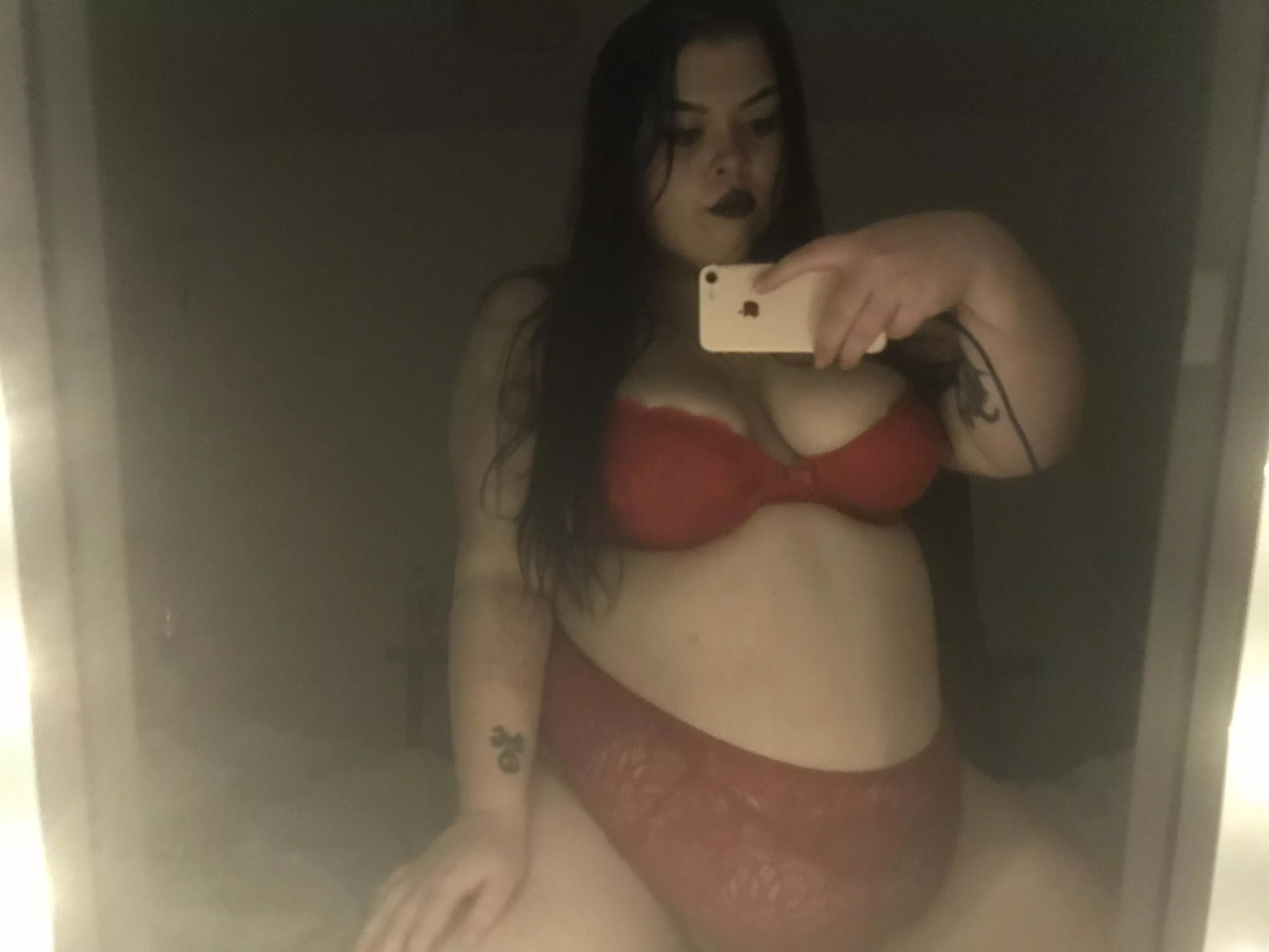 Happy Monday 🍊 posted by Kryssstalx