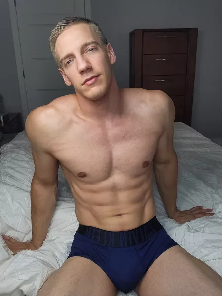 Happy Monday 💙😜 by John_fitness91