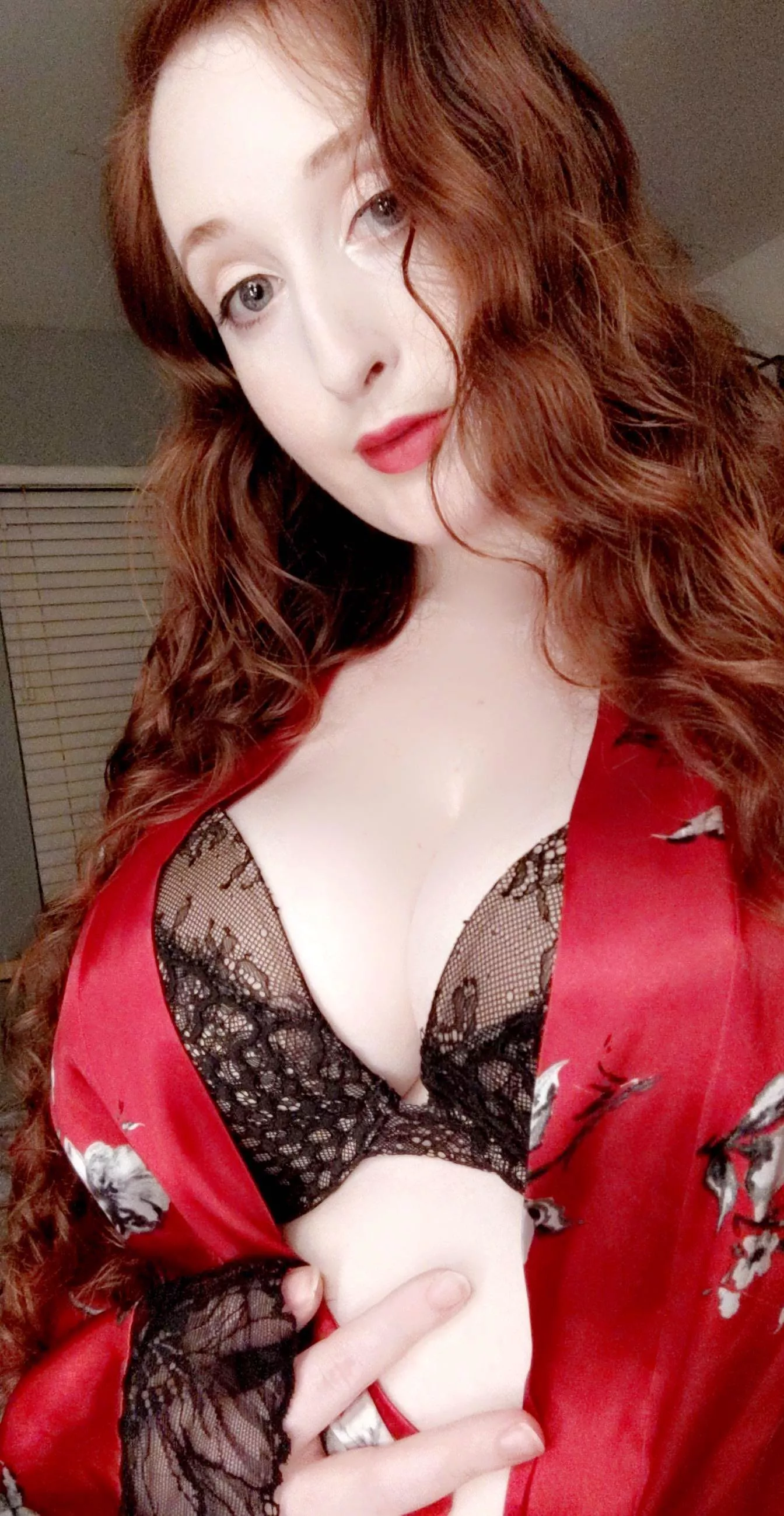 Happy Monday 😘 First post here (24F) posted by redhairedgal22