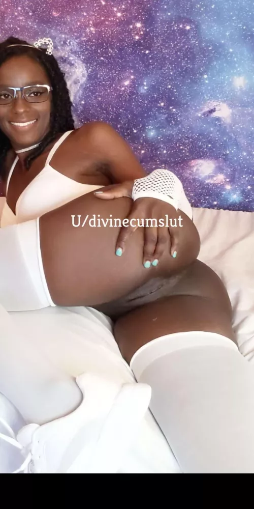 Happy Monday by Divinecumslut