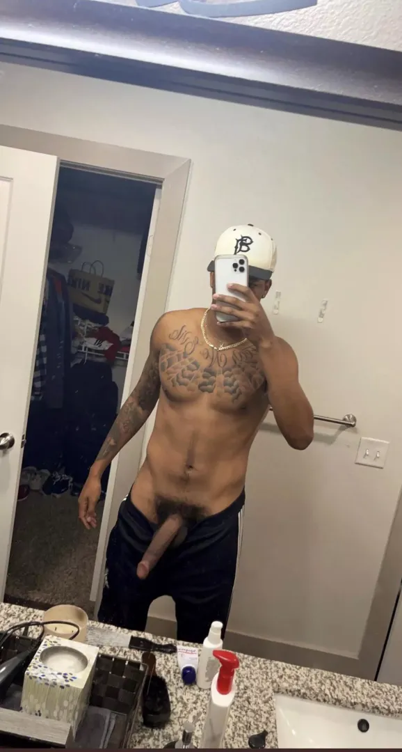 Happy new year 🥳 posted by Johntrvs