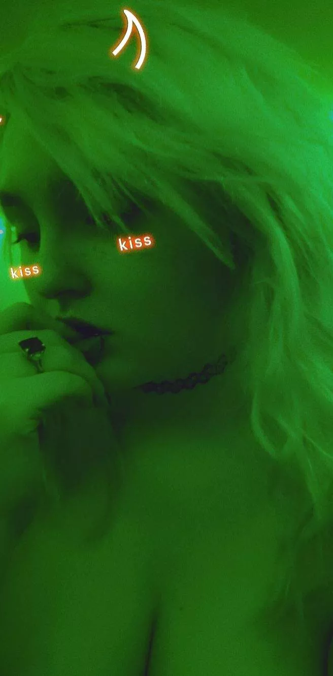 Happy new year babes!😘💋 posted by canna_cutie_