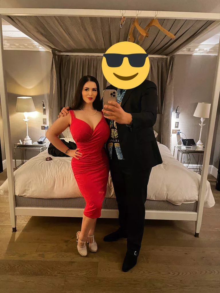 Happy New Year! I had the pleasure of spending NYE in Paris with Monsieur B -- a VERY special audition winner 😉😈 posted by larkinlovexxx