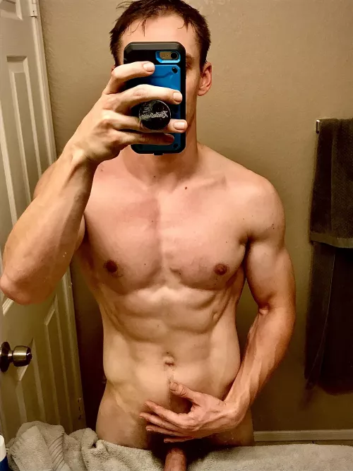 Happy new year! Keep pushing yourselves to reach your goals and take care of each other🎉 by OF-BrokeTwunk