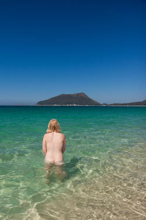 Happy New Years from Oz! [F] by Smooth_Tie_3755