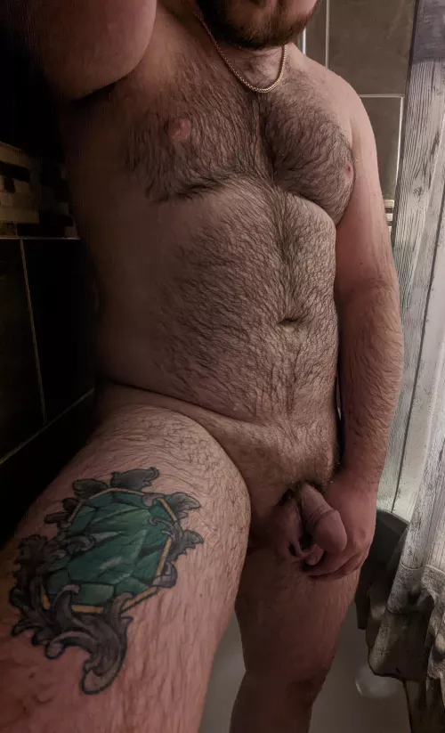 Happy New Years 🎆🥂 Maybe I'll manscape next year 😏 by EmeraldCub