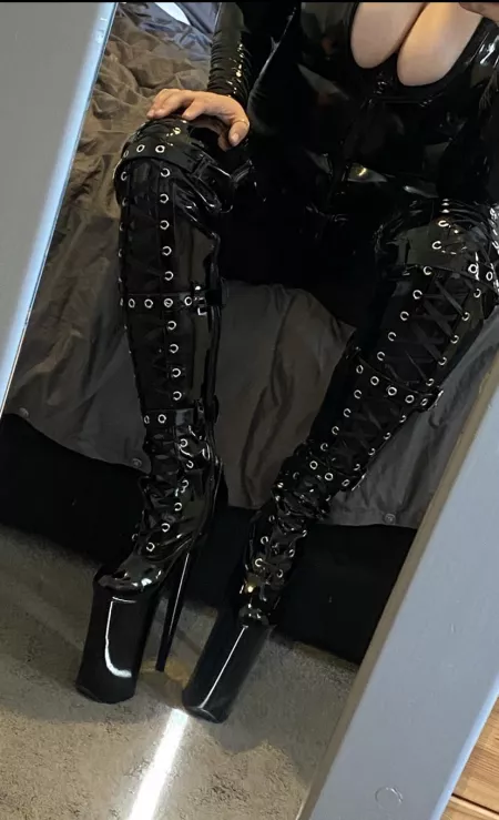 Happy Saturday… by GoddessHayley