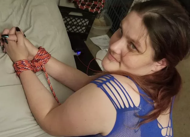 Happy slave girl by DarkRoseShay