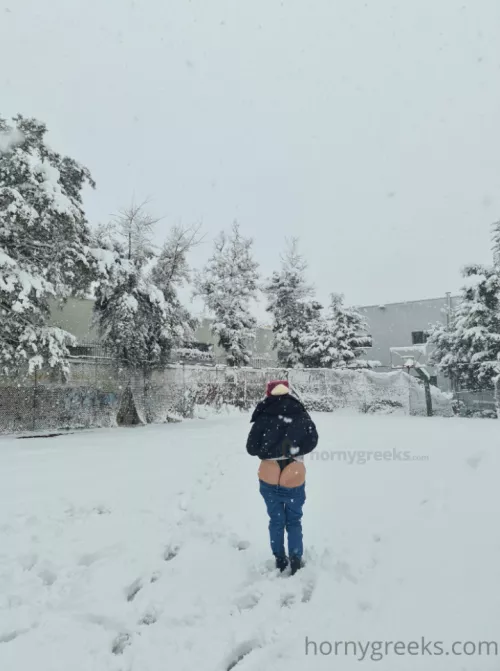 Happy snowy Monday! 😈💓🍌 by hornygreeks