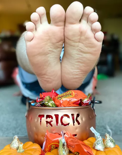 Happy spooky month 🎃👻 by noahthenurse04