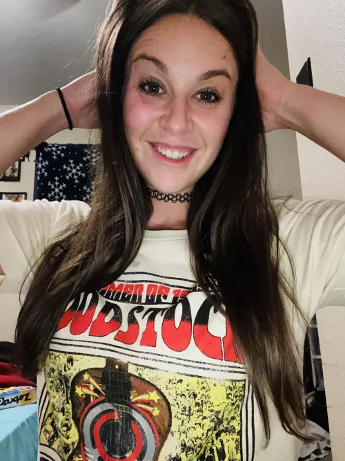 Happy Sunday you beautiful hippies ✌🏻💚 by TieMeUpAndGetMeBaked