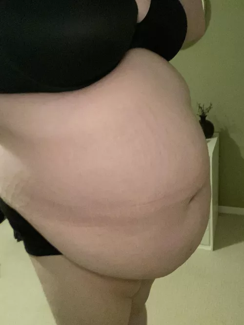 Happy thanksgiving Canadians. I ate waaaaaaay too much food. Does someone want to rub my belly and tell me I’m pretty? by SharpSherbert185