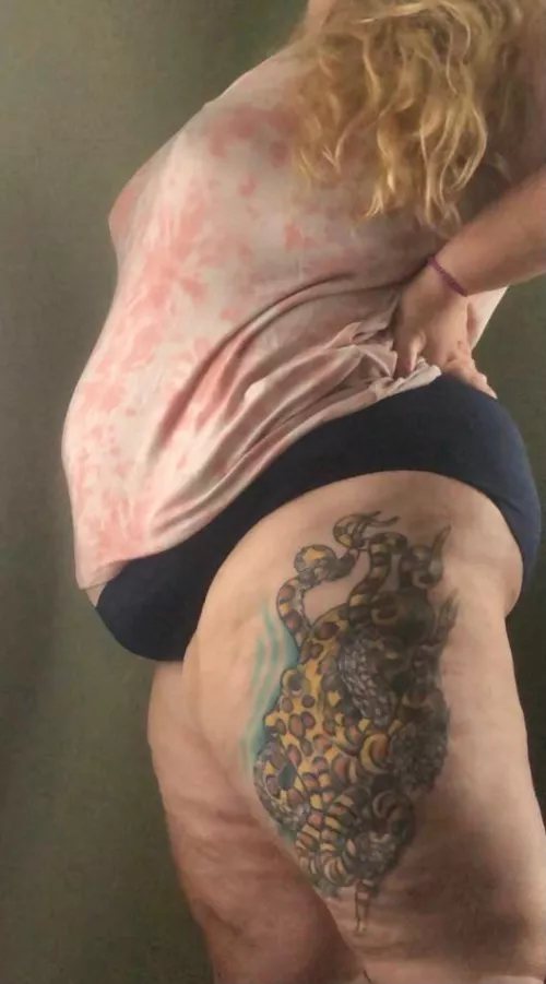 Happy the holidays are over, back to the grind darlings 😘 by bigmama61117