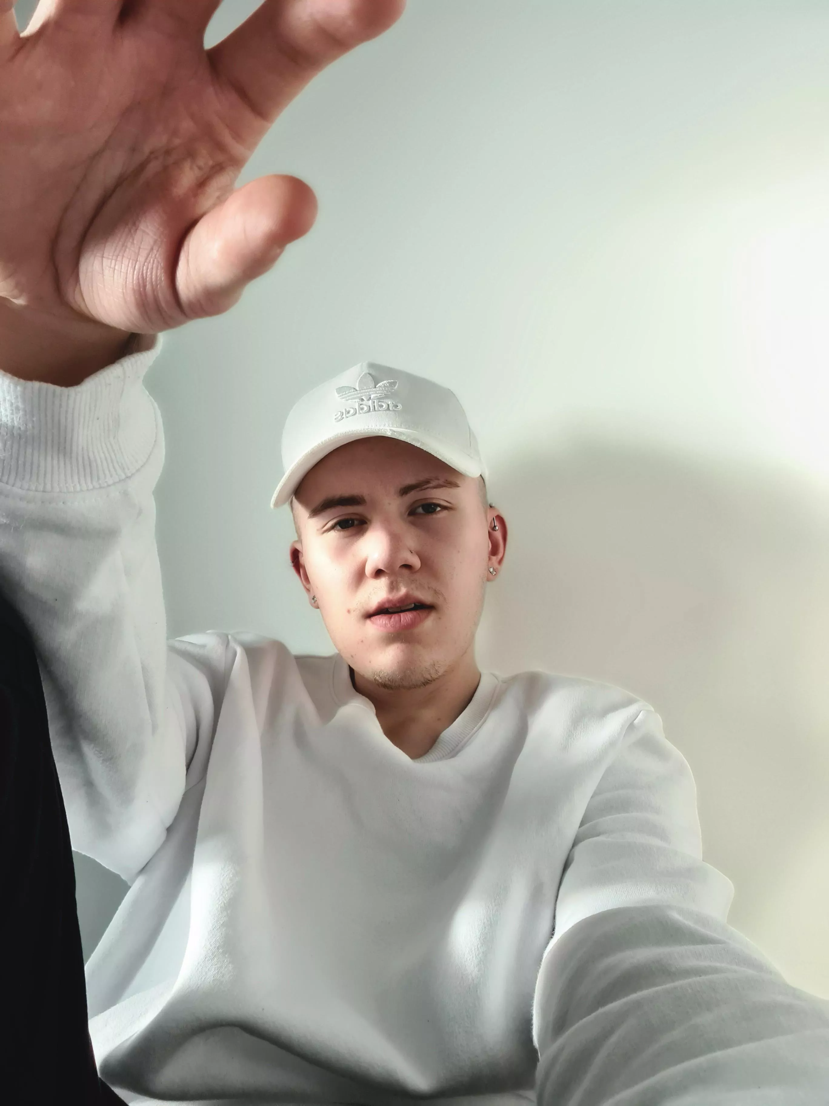 Happy thursday guys😃 posted by ConsiderationSoft812