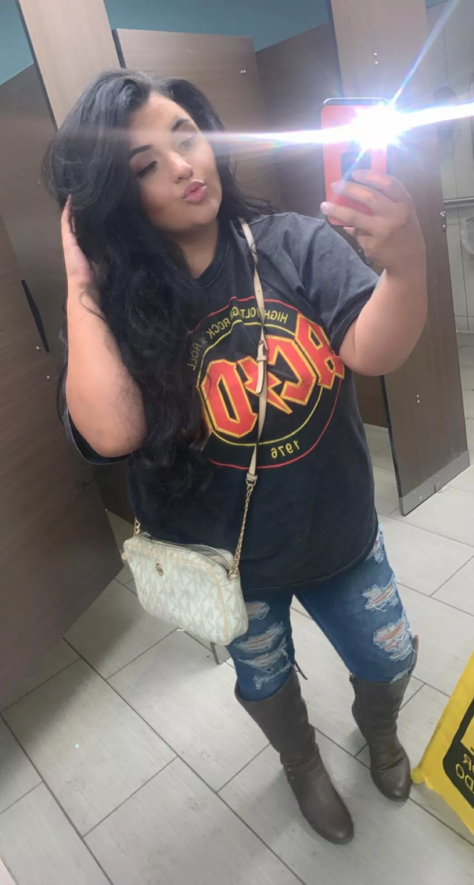 HAPPY THURSDAY! 💖 posted by Haleycakes13