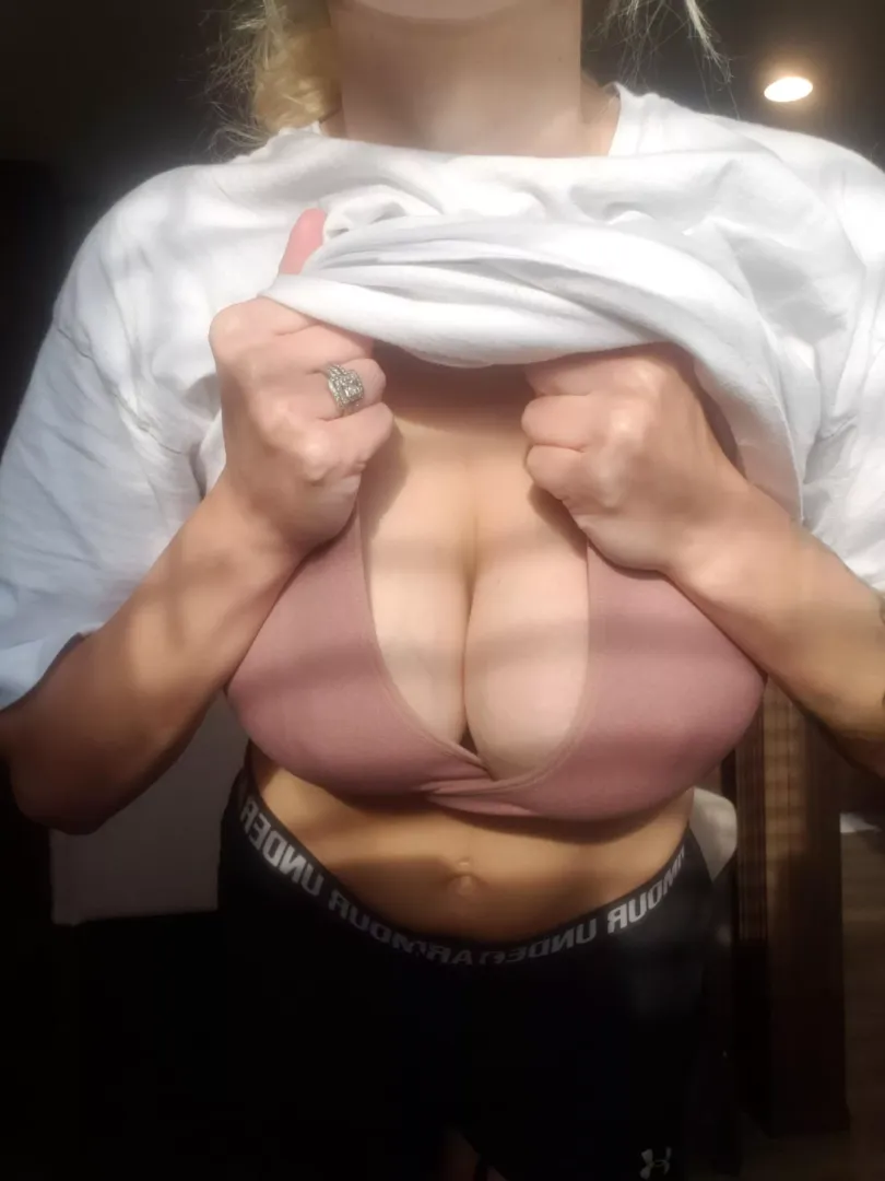 Happy titty Tuesday people 😛😘 posted by cajunspice95